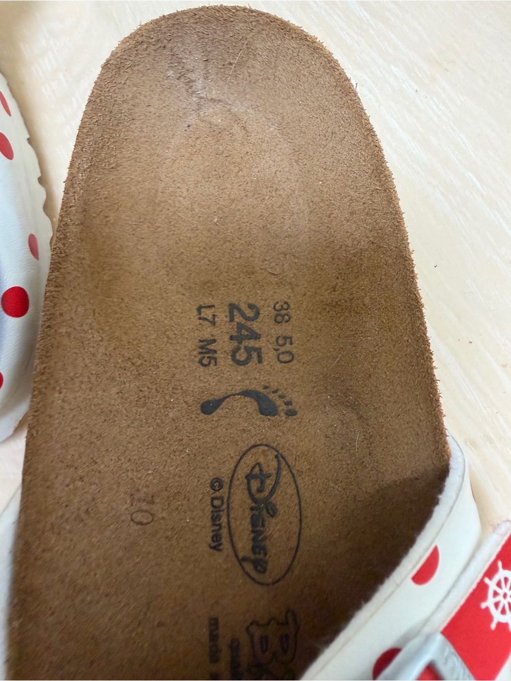 Collectors Birki's/Disney brand Maria clogs
Size: U.K 38 L 7 M 5 - Picture 2 of 7